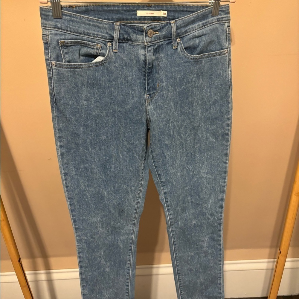 Women’s Levi’s 711 Skinny Jeans - Picture 3 of 6
